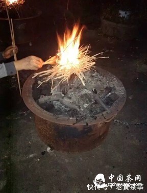 茶叶|【学茶记】凤凰单枞炭焙全过程