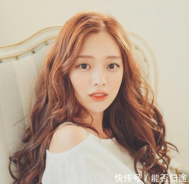 对脸大的女生来说,选对发型比穿衣重要多了