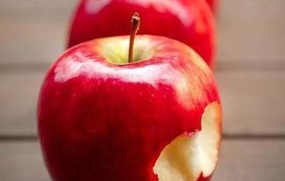 到底|晚上吃苹果,到底对身体好不好今天一次性告诉你答案,了解下