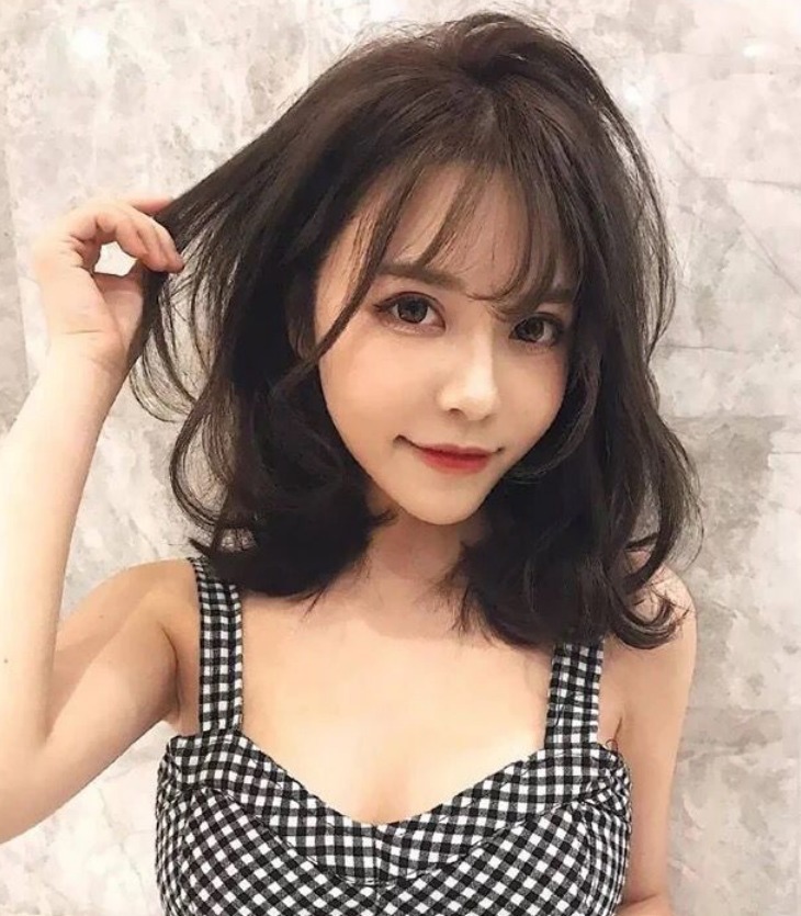 下巴 今年超火的“下巴烫”发型,显脸小又时髦,简直美翻了