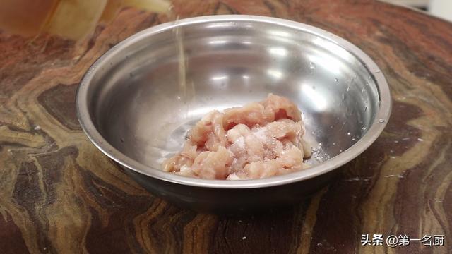 皮蛋瘦肉粥怎样做才好喝试试这个家常做法,滑嫩入味,越喝越香