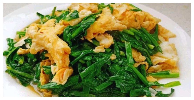 韭菜炒鸡蛋，一起炒还是分开炒教你正确做法，韭菜翠绿鸡蛋嫩滑