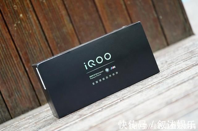 iQOO8|微弧曲面屏+砂岩质感机身，iQOO 8 Pro更懂消费者的需求了？
