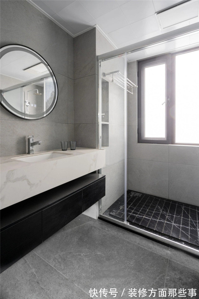 一日三餐|140平现代风四居室,原木与灰打底,点缀一抹棕