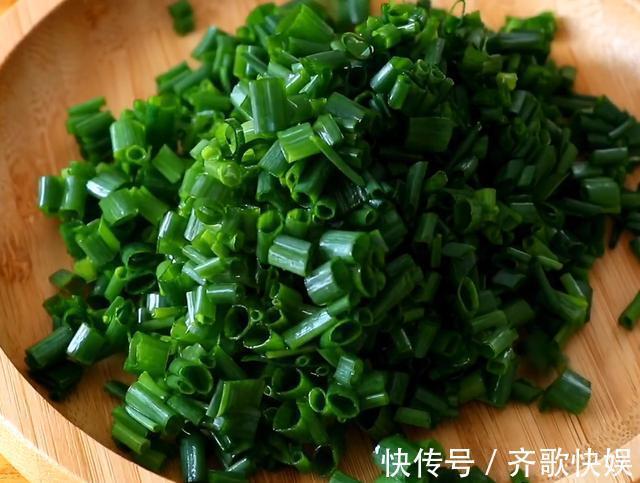 保鲜膜|葱油饼有诀窍,香酥掉渣,葱香十足,一层比一层香,天天吃都不腻