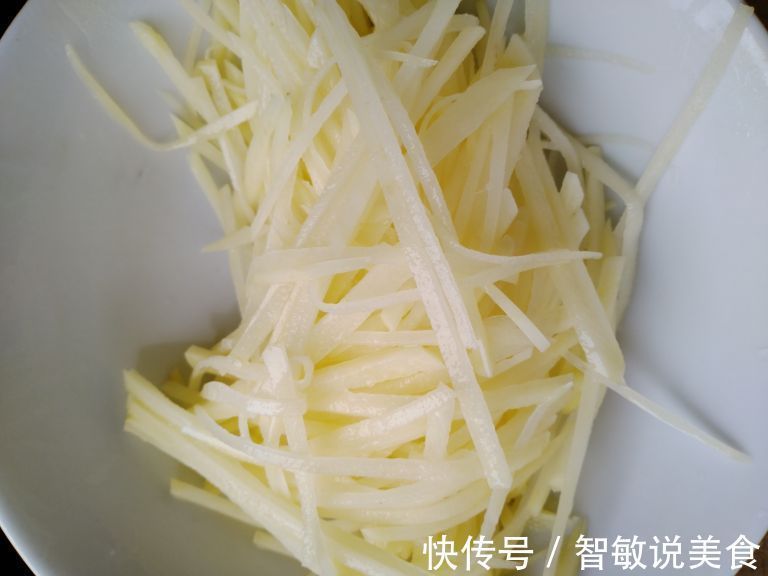 土豆别忙着炒着吃,学会下面的方法,香软营养好,孩子笑欢了