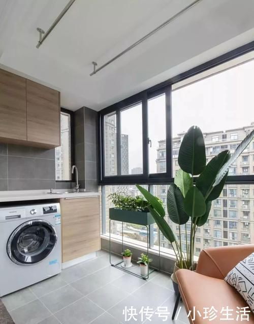 衣物|阳台这么设计，既不影响晾衣服，还能作为休闲区！太聪明了