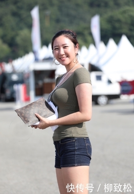  大胆|30岁的微胖女人，如何穿搭才更加时尚好身材要大胆展示