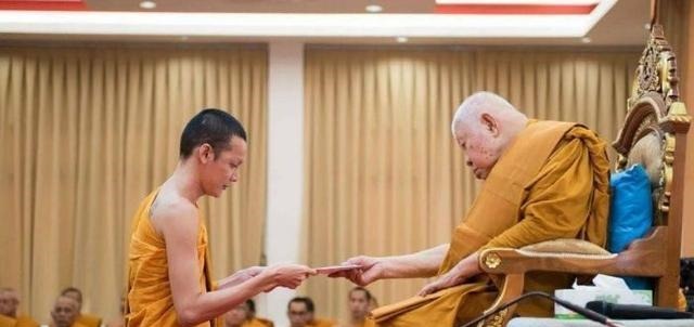 此国|此国一“人妖皇后”, 风光过后却遁入佛门, 还留下一番话