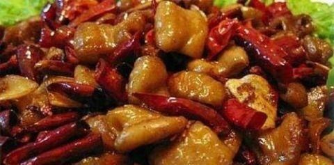 美食推荐：辣子肥肠、香辣牛肉、素肉丝油菜、银耳鲜香的做法