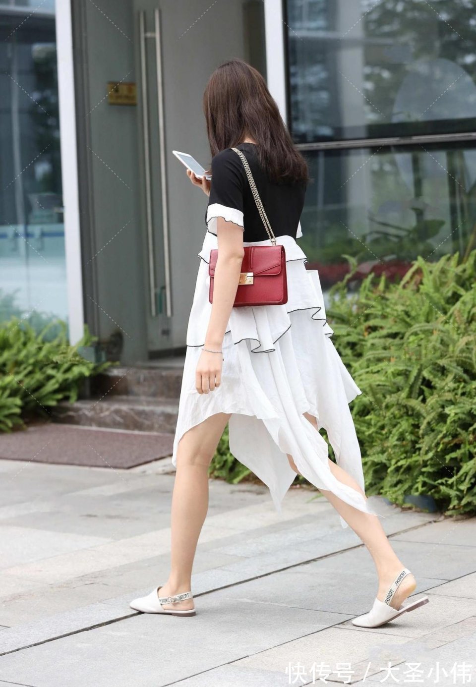 微胖|美女街拍:微胖的小姐姐,她看起来像个“女强人”,不知道在哪里工作