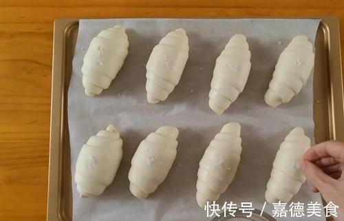 面团|盐面包，无法抵挡的岩盐风味！怎么吃都不腻