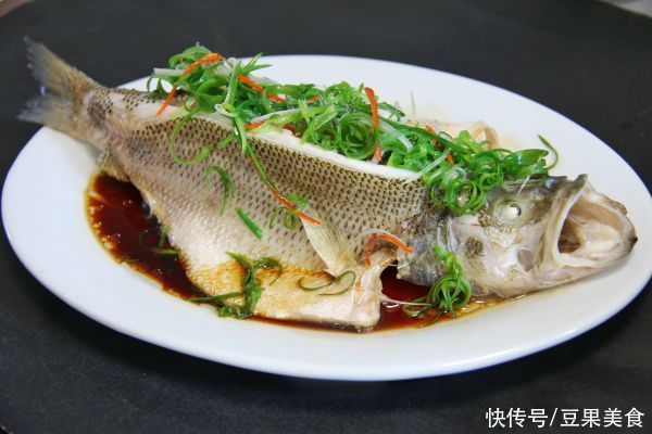 鲈鱼|#我为奥运出食力# 清蒸鲈鱼,鱼肉鲜美嫩滑的秘密