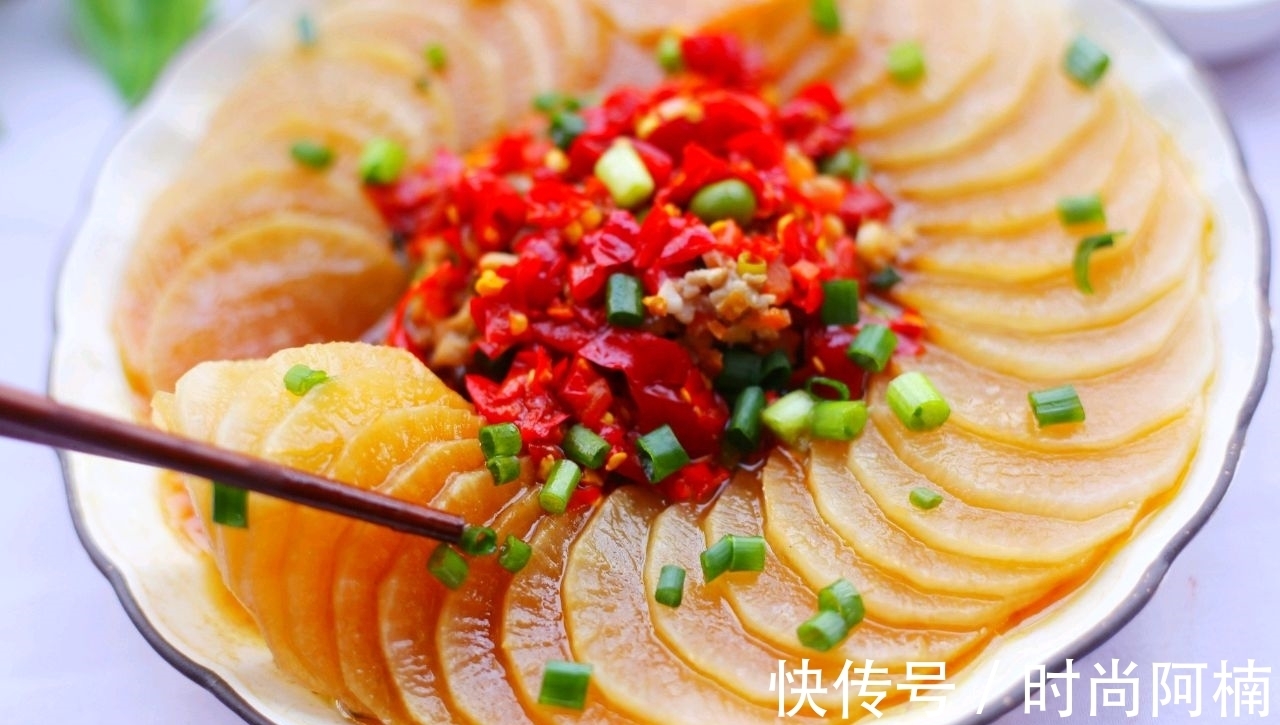 家人|萝卜别总炖了，用剁椒蒸一蒸，香辣可口还下饭，家人都爱吃