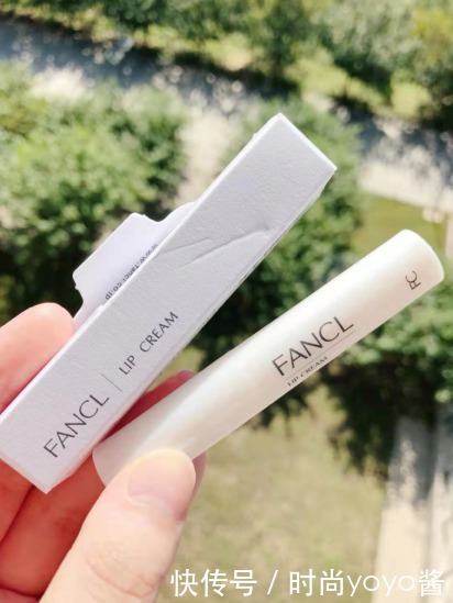 孕期明星榜润唇膏大盘点！理肤泉修复力强，曼秀雷敦孕妇慎用