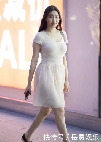 这么干净的白色仙女裙,她穿独有一番韵味