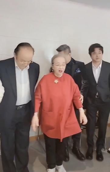 星光大道总决赛现场曝光，于文华站一旁显乖巧，杨洪基阎维文同框