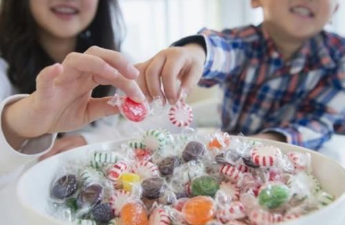 玩具|为什么幼儿园不让孩子自己带零食？家长了解原因后，就能理解了