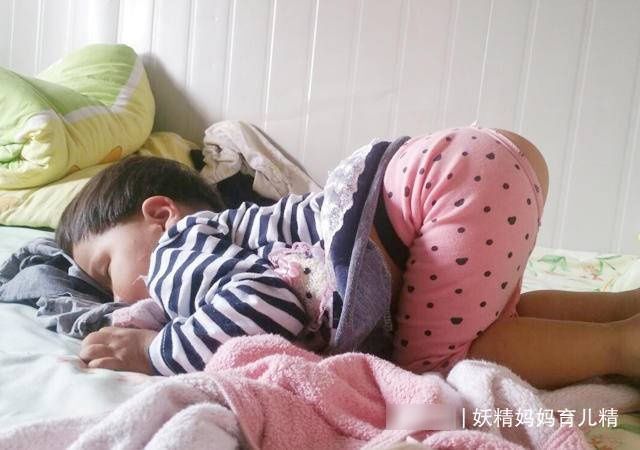 动作|如果宝宝睡姿也分级?这些“高难度”动作,体操冠军也做不到