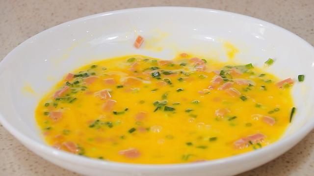 天冷了，我家隔天就用番茄和鸡蛋这样做，别不懂吃早餐