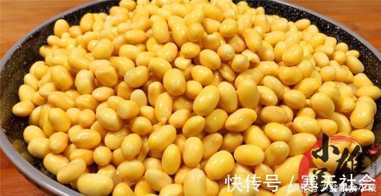 黄豆别再打豆浆了,孩子这样吃猛长个,酥脆又营养,给红烧肉不换