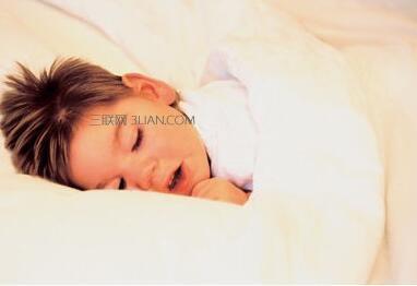 苹果|要想宝宝脾胃强健吃饭香,两种水果煮水喝,个头蹿得也快