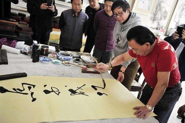 赵忠祥@侯耀华秀书法行笔有力,见字如见人,字里行间都是法度