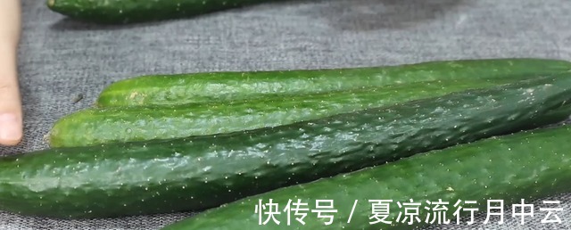 干面粉|黄瓜皮别扔了,简单一做,居然这么好吃,清淡美味,咬一口满嘴香!