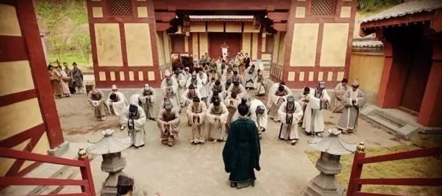 才子$才子为寡妇写了首诗,被名流贬得一无是处,如今却入选中学教材