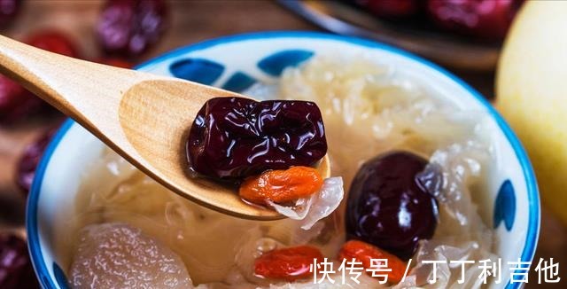 银耳|春季干燥易上火,推荐多喝这碗汤,营养滋润,软糯黏稠,老少皆宜