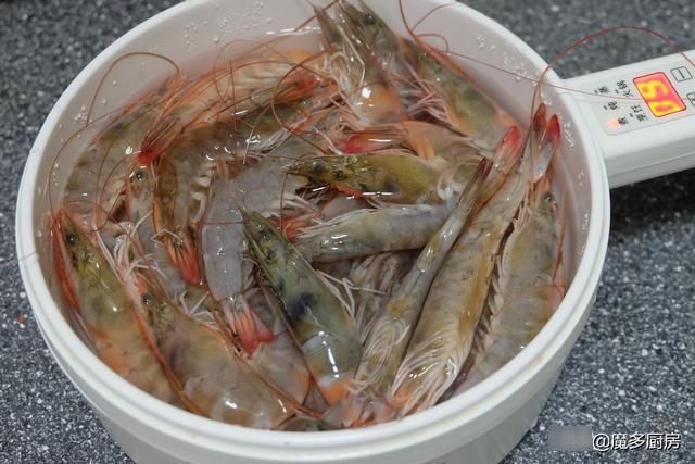 家宴|一斤虾做一盘菜，营养美味做法简单，可以列入中秋家宴菜单了