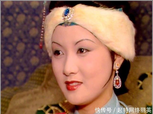 意味深长|刘姥姥一进荣国府,王熙凤两次意味深长的笑容,道尽人情冷暖