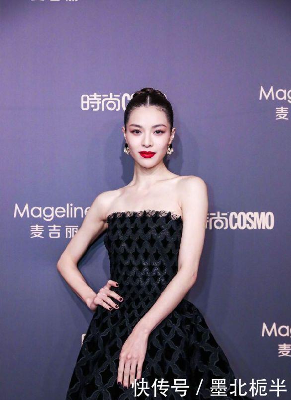 钟楚曦真是娱乐圈难得的高级美人 黑天鹅气质 碾压同场女明星 快资讯