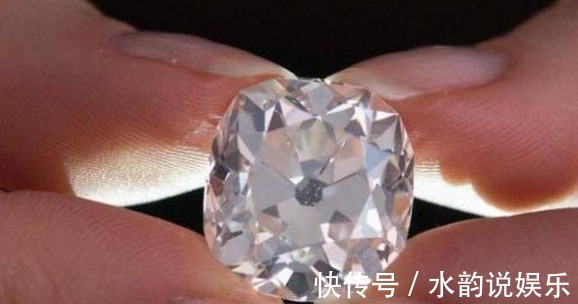 钻石 女孩旧货市场买了一枚26克拉的钻石,以为是假的佩戴了几十年