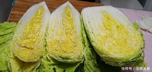 腌酸菜时,老做法,新工艺,叫你找回妈妈的味道,放一年都不坏