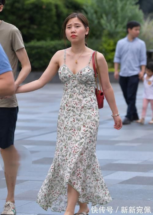 裙子 长裙女神有魅力,轻轻松松便如此美丽迷人