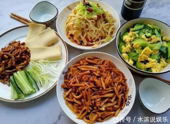 不吃晚饭|减肥期间不吃早饭、还是不吃晚饭都不对,两顿饭“反着吃”就行