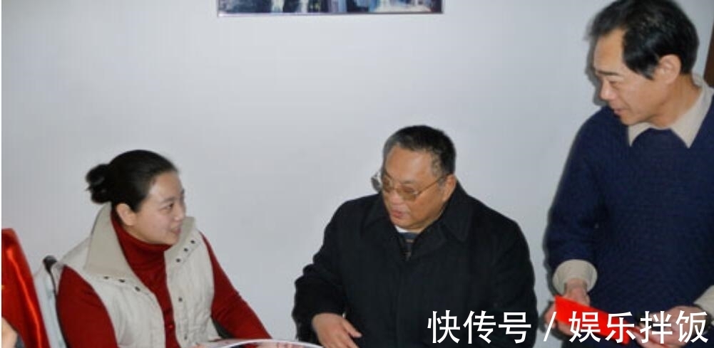 书法家|邓公爱子邓朴方书法手迹惹争论，笔墨粗拙丑陋，却得网友拍手称赞