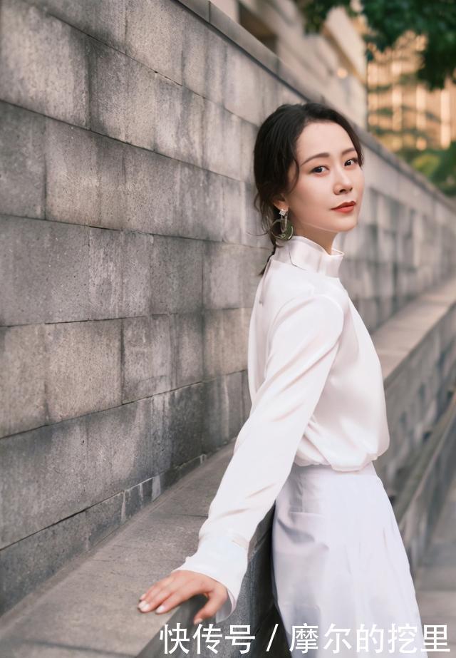 海清晒午餐,只有一小碗蔬菜还要分两顿吃,发文哭诉太难熬