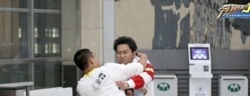 小山 李晨沉迷撕名牌,家中跑男嘉宾名牌堆成小山,居然还有他俩的!