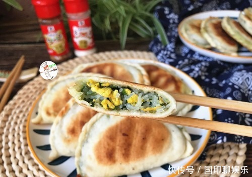 做韭菜盒子,用烫面还是发面学会这方法,饼皮边角,凉了也不硬