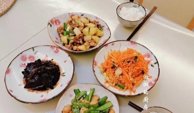 一家三口的晚餐，连第2天的便当都有了，顿顿吃光不浪费