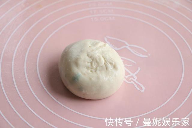 面团|大厨技巧教你做葱油饼，不用烫面照样外酥里软，很省事