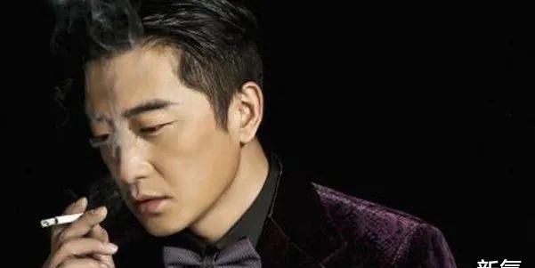 武侠小说$轻功大师李凤山:40公斤铁衣穿3年称:我身轻如燕能“飞檐走壁”