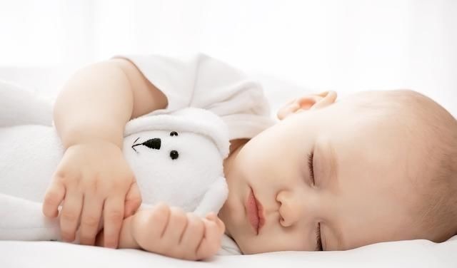 睡觉姿势|宝宝在这2个“黄金时间”睡觉,大脑不仅发育好,而且更容易长高