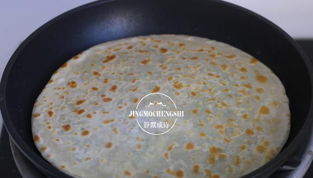 这才是韭菜盒子的传统做法,皮薄馅儿大,好吃易做,难度为零