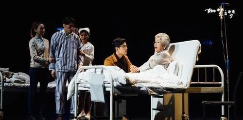 玫瑰|肖戰(zhàn)發(fā)長(zhǎng)文帶來(lái)晚安和玫瑰，感謝謝幕時(shí)的掌聲