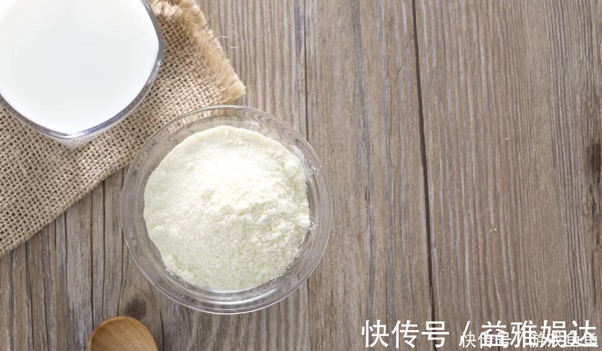 奶量|宝宝开始吃辅食之后,奶量要不要减少?新手妈妈该怎么安排?