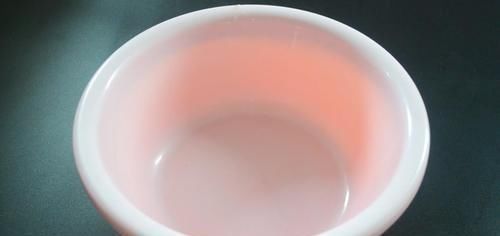 毛巾脏别再洗衣液洗, 洗的时候加一点它, 洗完毛巾就跟新的一样干净