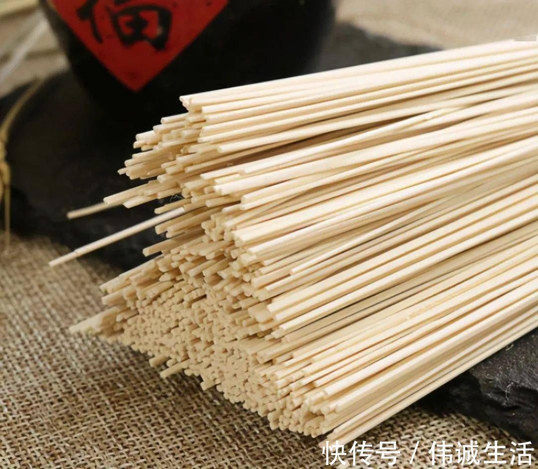 挂面不是越贵越好,这5种别买,价格高营养低,只看1点,更实惠